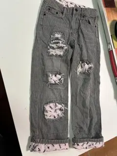 ストライプ柄ダメージデニムパンツ①