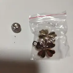 パンツ調節ブローチ　お花　ペンダントトップ　オマケ　キラキラ