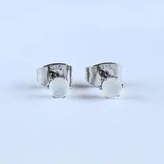 天然石*ホワイトムーンストーン*一粒*サージカルステンレス*スタッド*ピアス