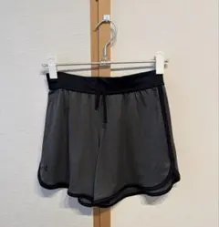 Under Armour グレー ショートパンツ