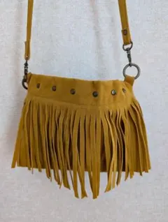 フリンジ付きスエード風バッグ マスタード