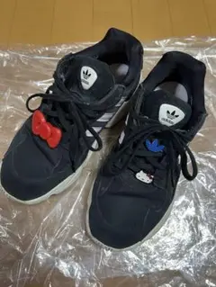 adidas アディダス　ハローキティ　コラボ