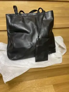 PRADA ブラックレザーのトートバッグ、ポーチ付き　年代物