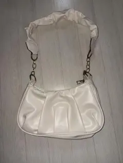 ホワイトプリーツデザインショルダーバッグ