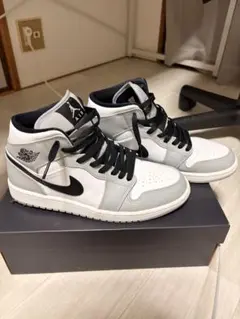 NIKE AJ1 Mid