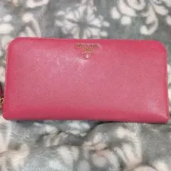 PRADAサフィアーノラウンドファスナー 長財布ピンク系