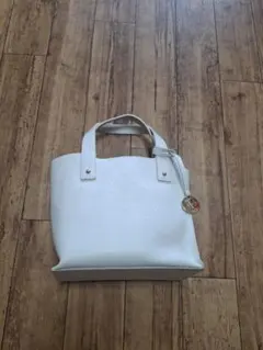 SALE【美品】フルラ　ホワイト トートバッグのサムネイル