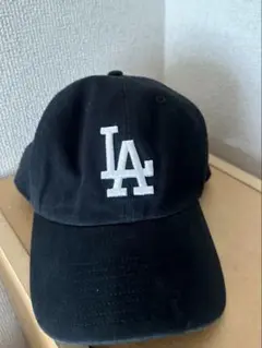 LAロゴ 黒ベースボールキャップ