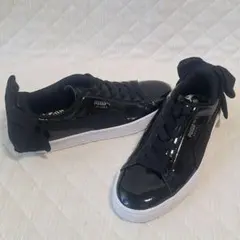 PUMA プーマ　バックリボン付きブラックエナメルスニーカー　22.5