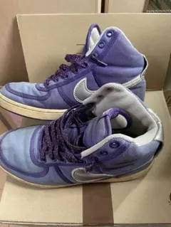 Item thumbnail for item 01567100-88cb-400e-8787-7b1c5142d9b8