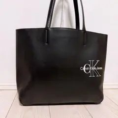 《美品》Calvin Klein(カルバンクライン)トートバッグ ブラックのサムネイル
