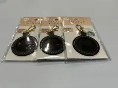 セリア　フォトフレーム　キーホルダー　レザー調　マル　黒　3個セットのサムネイル