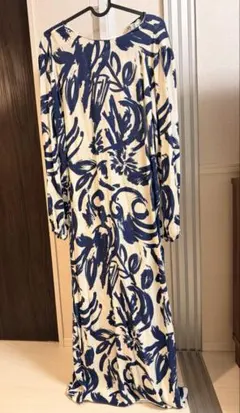 値下げしました！ZARA ロングワンピース 総柄 長袖