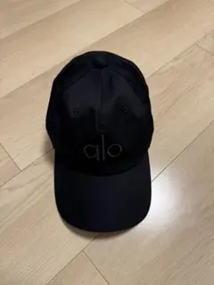 新品未使用Alo yoga アローヨガ キャップ　黒ブラックメッシュユニセックス 新品/人気】Alo Yoga アロヨガ ブラックデニム キャップ - メルカリ