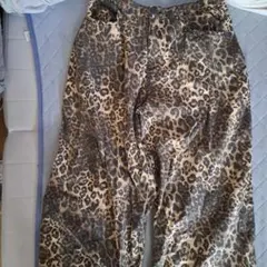 お値下げしましたヒョウ柄カジュアルパンツ 4L