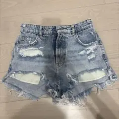 Bershka ダメージショートパンツ ライトブルー