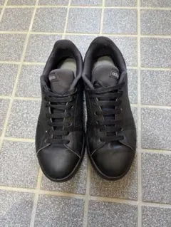 adidas ブラック スニーカー　アドバンコート