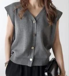 ボンジュールサガン　グレー Vネック ニットベスト