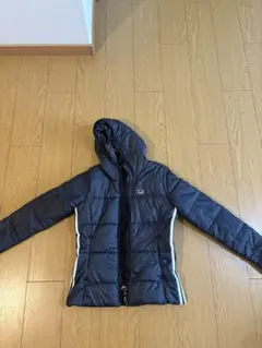 adidas ブラック ダウンジャケット フード付き