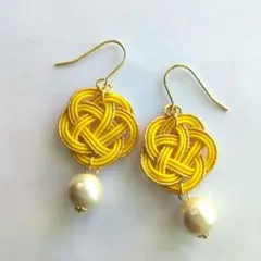 水引ピアス　梅結びとコットンパール　ハンドメイド　水引アクセサリー