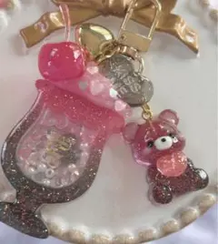 レジンチャーム　シェイカー　クリームソーダ　パフェ　ピンク×黒