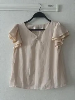 tocco closet 半袖ブラウス パール調ボタン ベージュのサムネイル