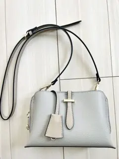 【美品】ロデスコ　チャーム付きショルダーバッグ