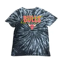 プリントTシャツ　NBA シカゴ・ブルズ　タイダイ柄　闘牛　ブラック古着　8aのサムネイル