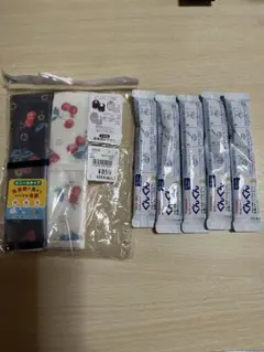 食事用エプロン2枚と粉ミルク5本