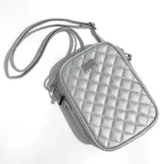 ショルダーバッグ シルバー キルティング 3ポケット 縦型