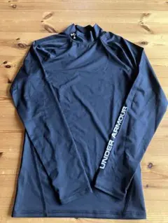UNDER ARMOUR ブラック 長袖アンダーシャツMD