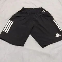 adidas ハーフパンツ 黒