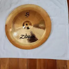 ビンテージ 白抜きZildjian CONCERT BAND 18” /47cm - メルカリ