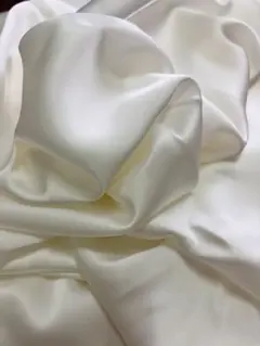 とろみサテン生地　オフホワイト
