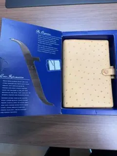 FILOFAX ビンテージ手帳　1986年未使用品　牛革　箱、購買認定カード付き FILOFAX ビンテージ手帳 1986年未使用品 牛革 箱、購買認定カード付き