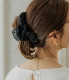 シフォンフリル黒ヘアクリップ