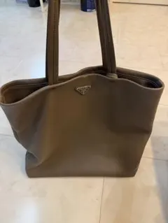 PRADA プラダ レザー トートバッグのサムネイル