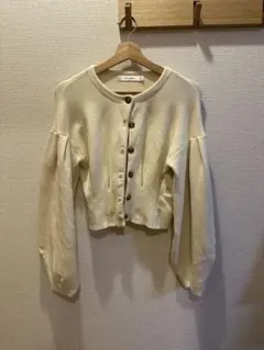 moussyアイボリー ボタン付き クロップドカーディガン