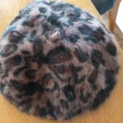 ヒョウ柄ファー風ベレー帽