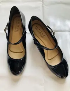 【美品】NUOVO エナメル ストラップパンプス ブラック　M