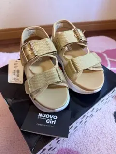 NUOVO Girl キッズサンダル 19cm ベージュ新品