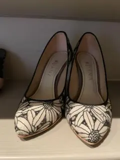 値下げ！パンプス 黒花刺繍レースピンヒールダイアナ24