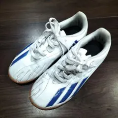 adidas アディダス２１センチ　 フットサルシューズ ホワイト/ブルーサイズ