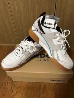 Reebok ホワイトスニーカー