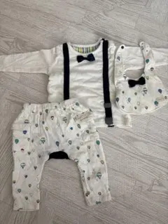 ボウタイ付きTシャツとパンツセット