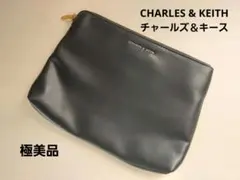 CHARLES & KEITH ブラックポーチ　大容量　レザー 極美品のサムネイル