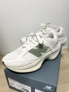 美品】ニューバランス UWRPDWHC ベージュ 23㎝ - メルカリ