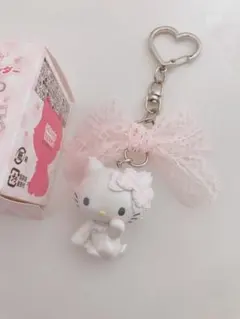 サンリオ チャーミーキティ シークレットキーホルダー　白　レースりぼん