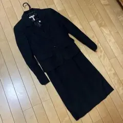 黒のフォーマルスーツ　ワンピースとジャケット　卒業式　卒園式