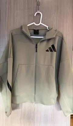 adidas フルジップフーディ カーキ